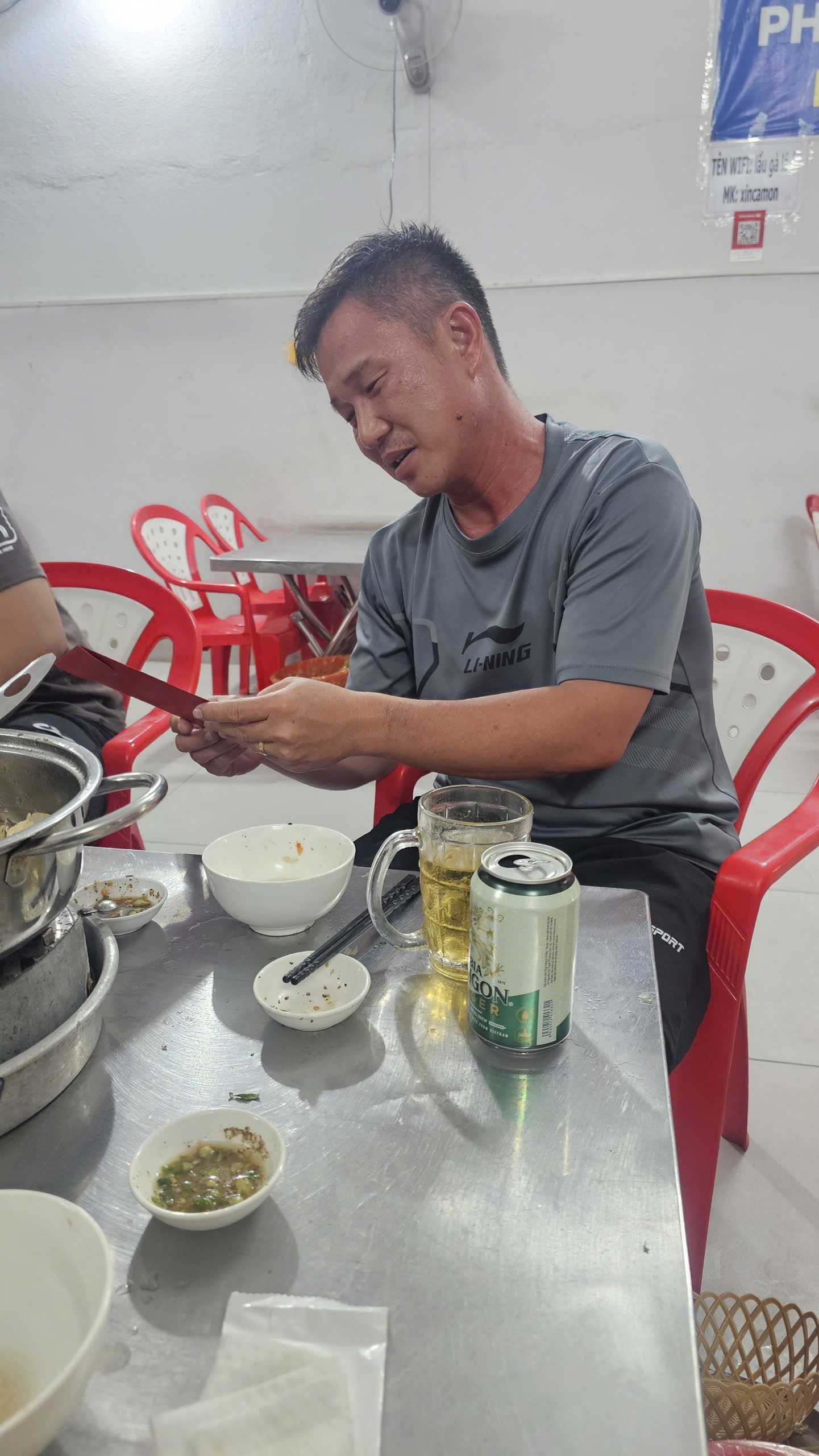 Ms Ly lì xì đầu năm